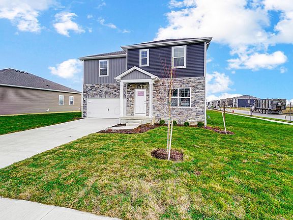 3rd image of 735 Valerie Dr