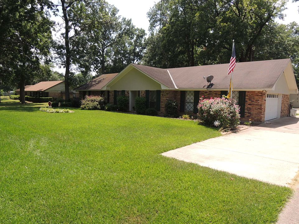1st image of 115 Oaklawn Dr