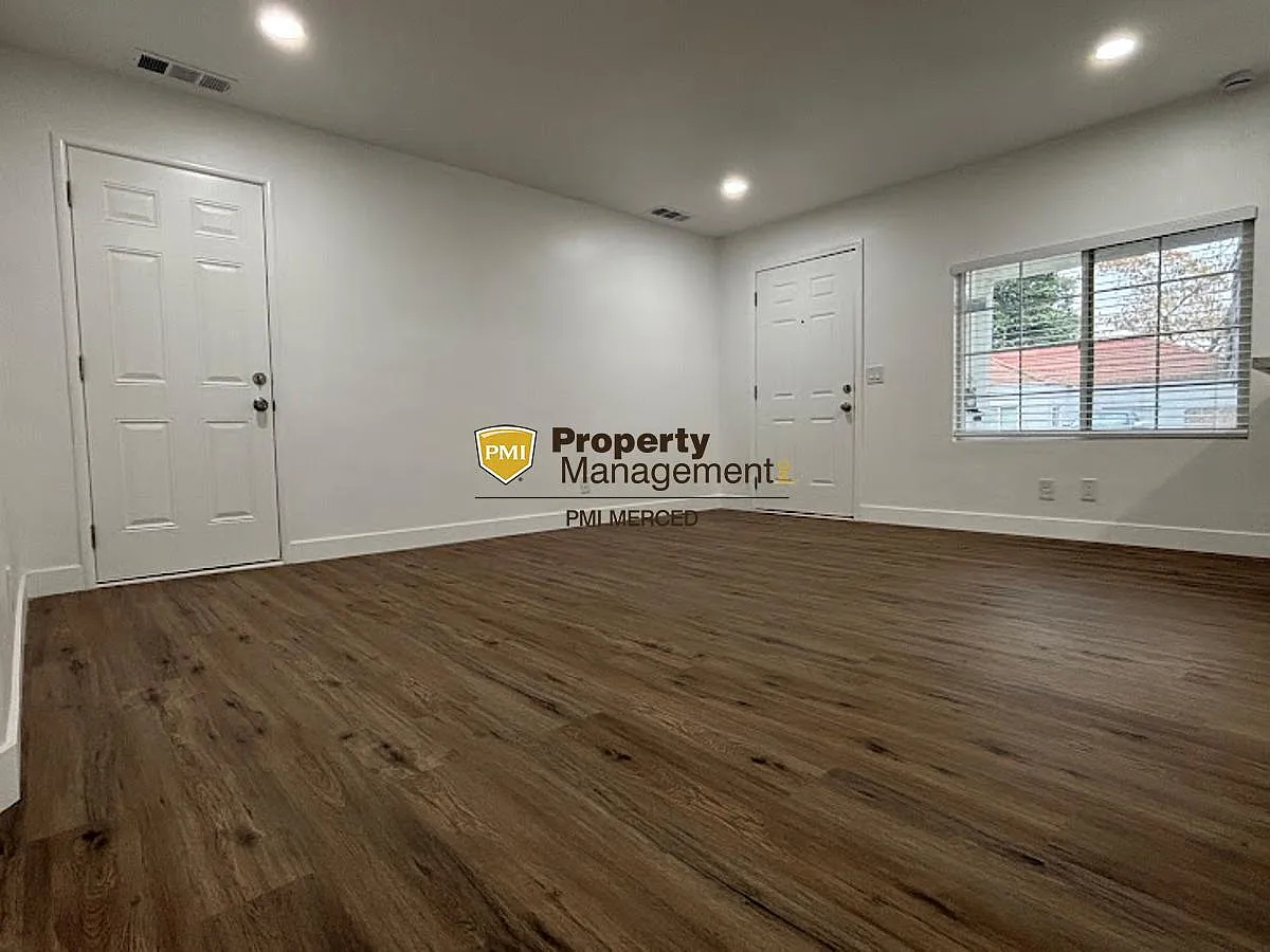 2 bed, 1.0 bath, 894 sqft, $1,900 — Photo 4