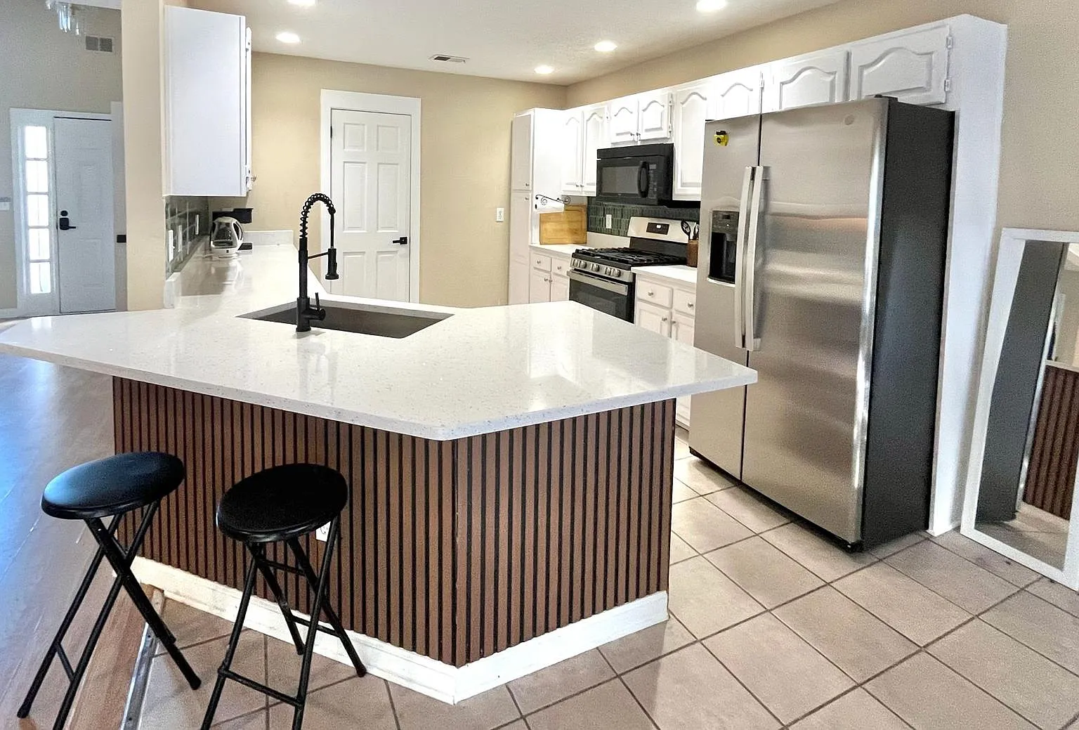 1120 Lauren Way NW — Photo 2