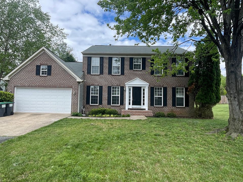 1st image of 4 Newbury Dr