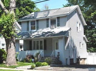 29 River Edge Rd, Bergenfield, NJ 07621