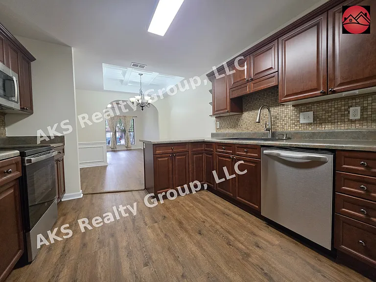 6116 Townley Way — Photo 7