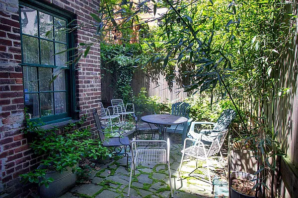 Rented by Maz Group NY | media 24