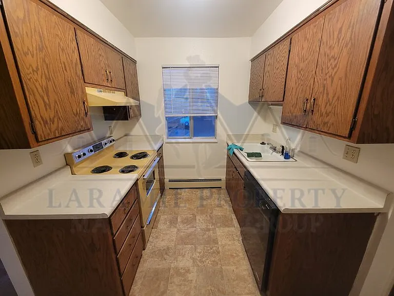 708 Downey St #10 — Photo 5