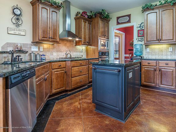 4th image of 4855 Wedgewood Dr