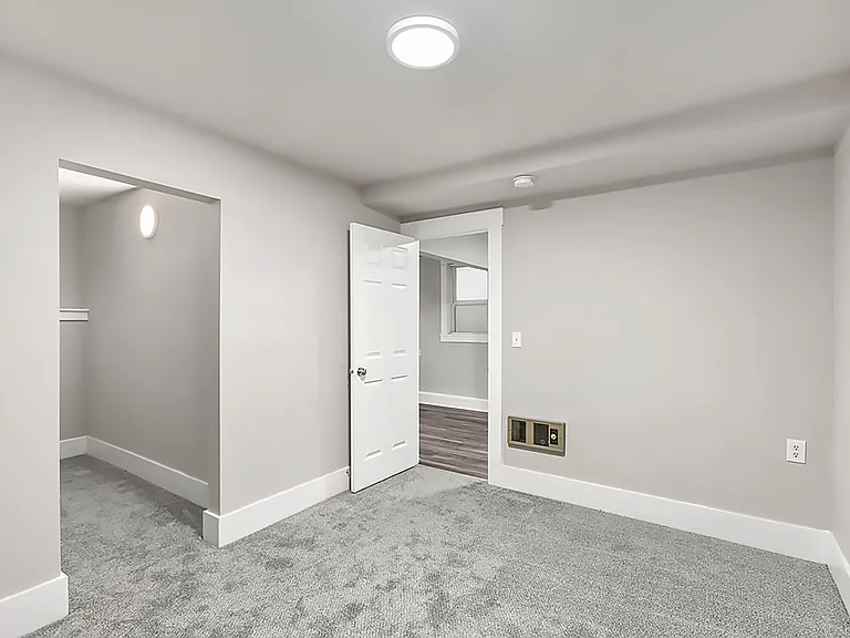 Farrah Apartments: 1 & 2 Bedroom Renovated Units — Photo 8