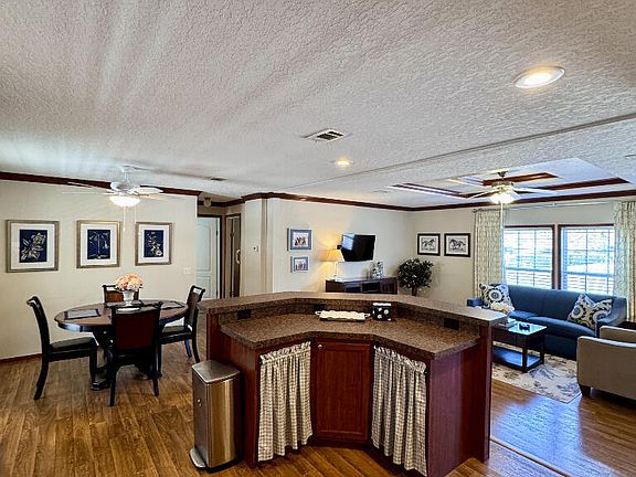 4th image of 261 HINSON Avenue