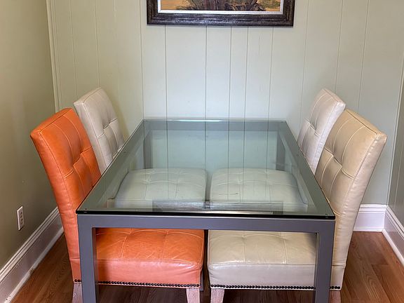 Kitchen table from previous tenant not included