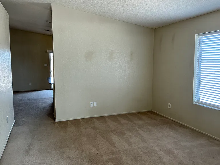 4402 S Jasmine Ave — Photo 4