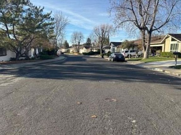 Exterior Neighborhood (street photo)