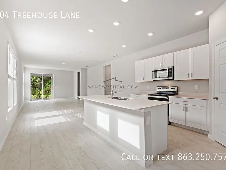 704 Treehouse Ln — Photo 8