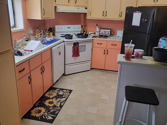 3rd image of 4280 Deodar St