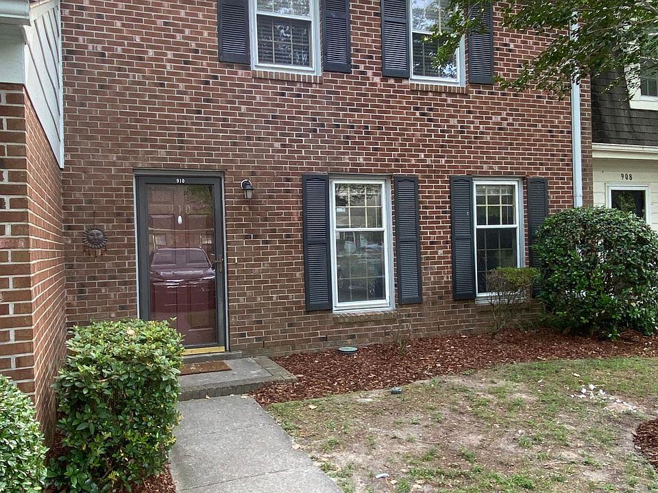 910 Dolphin Court