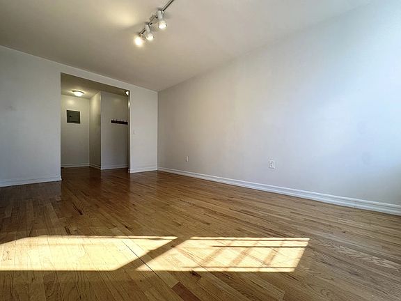 3rd image of 707 W 171st St #B2