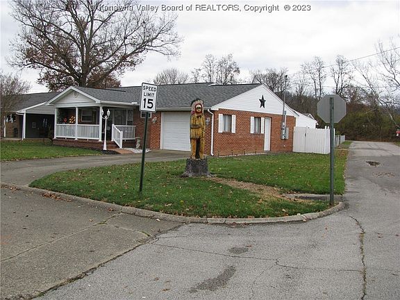 3rd image of 2052 Lincoln Ave