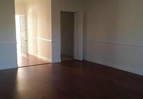 4th image of 835 NE 212th Ter