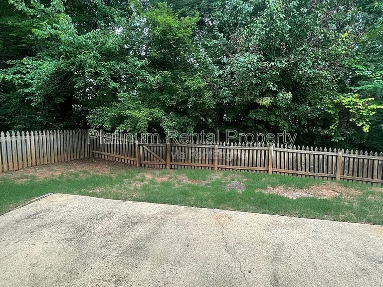 475 Ellesmere Way — Photo 29