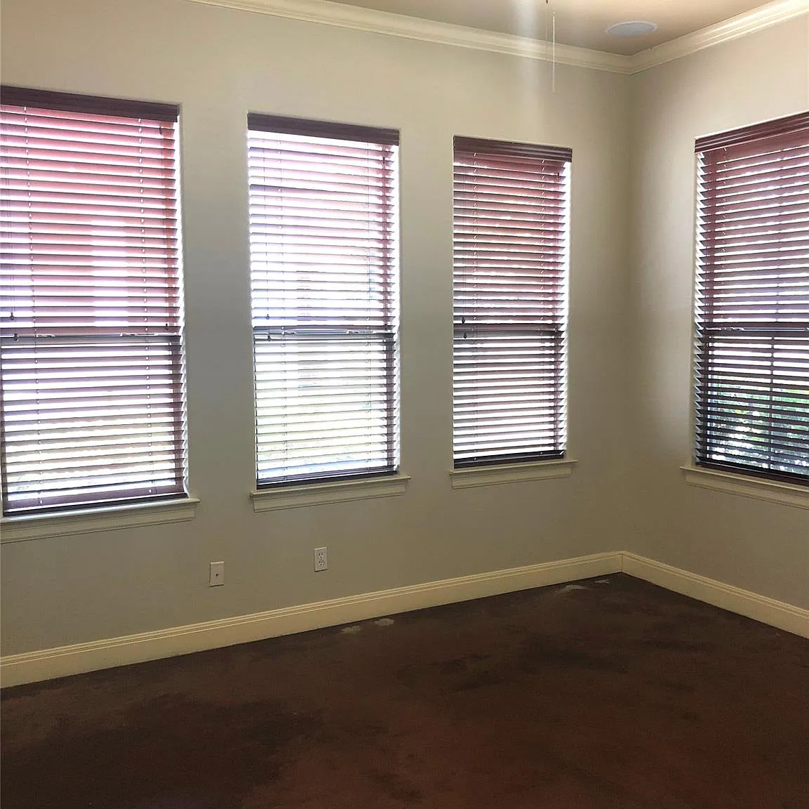 6 bed, 4.0 bath, 2300 sqft, $4,295 — Photo 3
