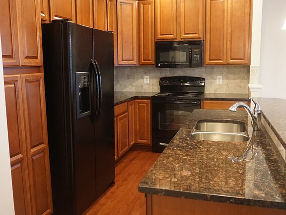 4th image of 7415 Brunson Cir #C6