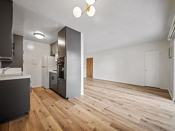 3rd image of 1402 S Saltair Ave APT 7