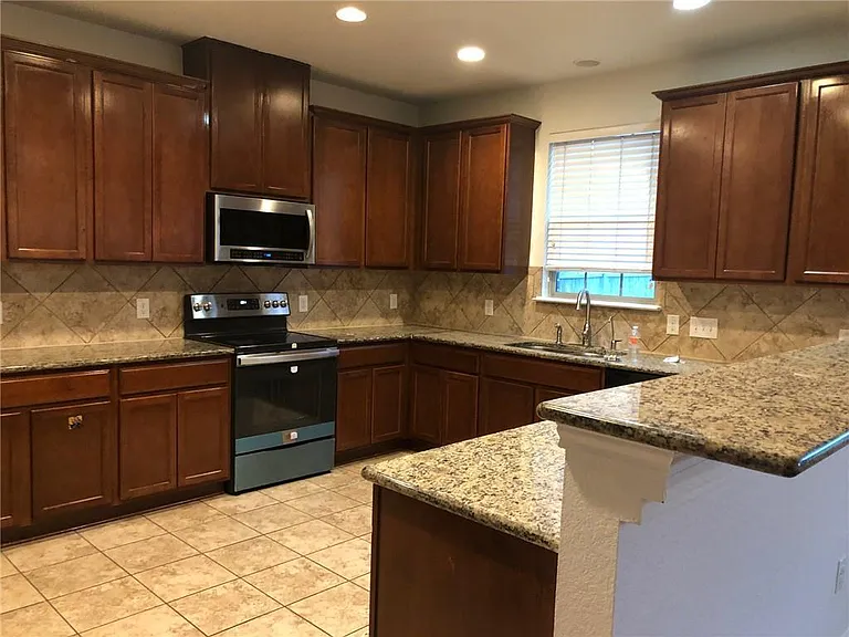 14320 Lake Victor Dr — Photo 20