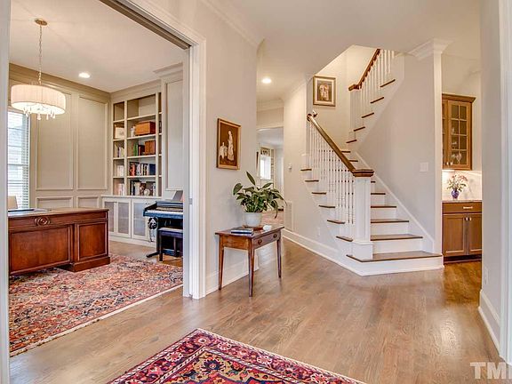 2nd image of 105 Winrock Pl