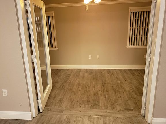 Access to Enclosed Lanai