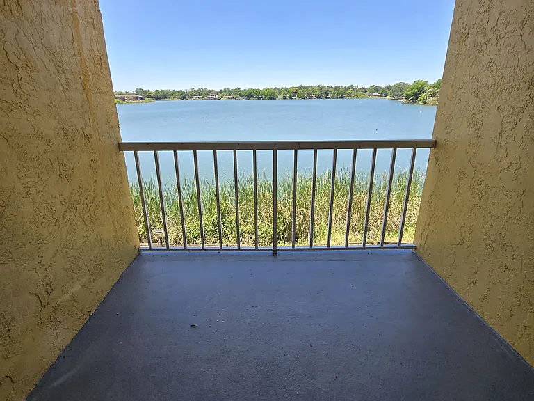 Glenncove Apartment Townhomes — Photo 27