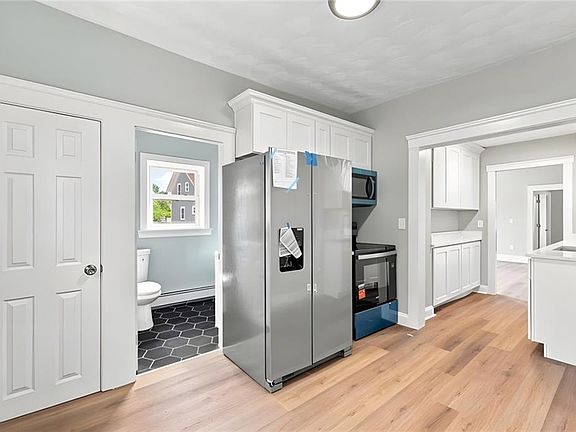 5th image of 700 Prospect St