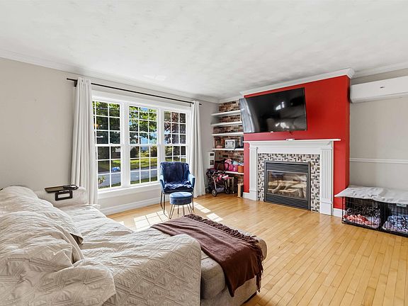 3rd image of 89 Charles Rd