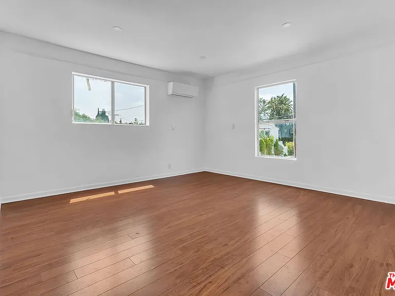 8300 Blackburn Ave — Photo 20