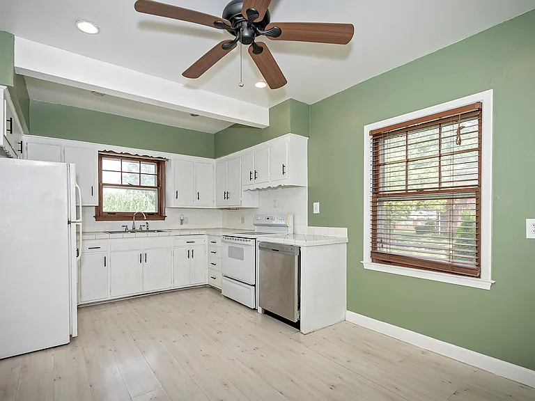 3177 Goddard Rd — Photo 6