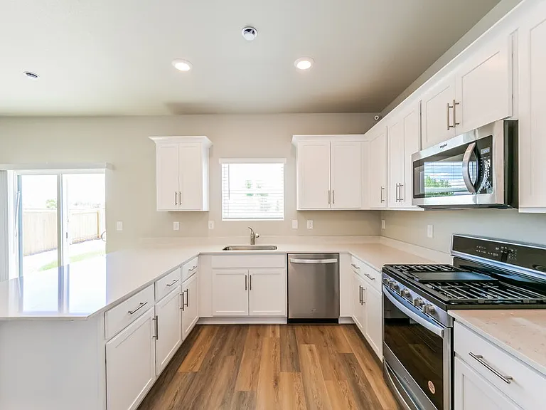 2140 Christina St — Photo 8