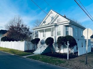 33 Rhode Island St, Cranston, RI 02920