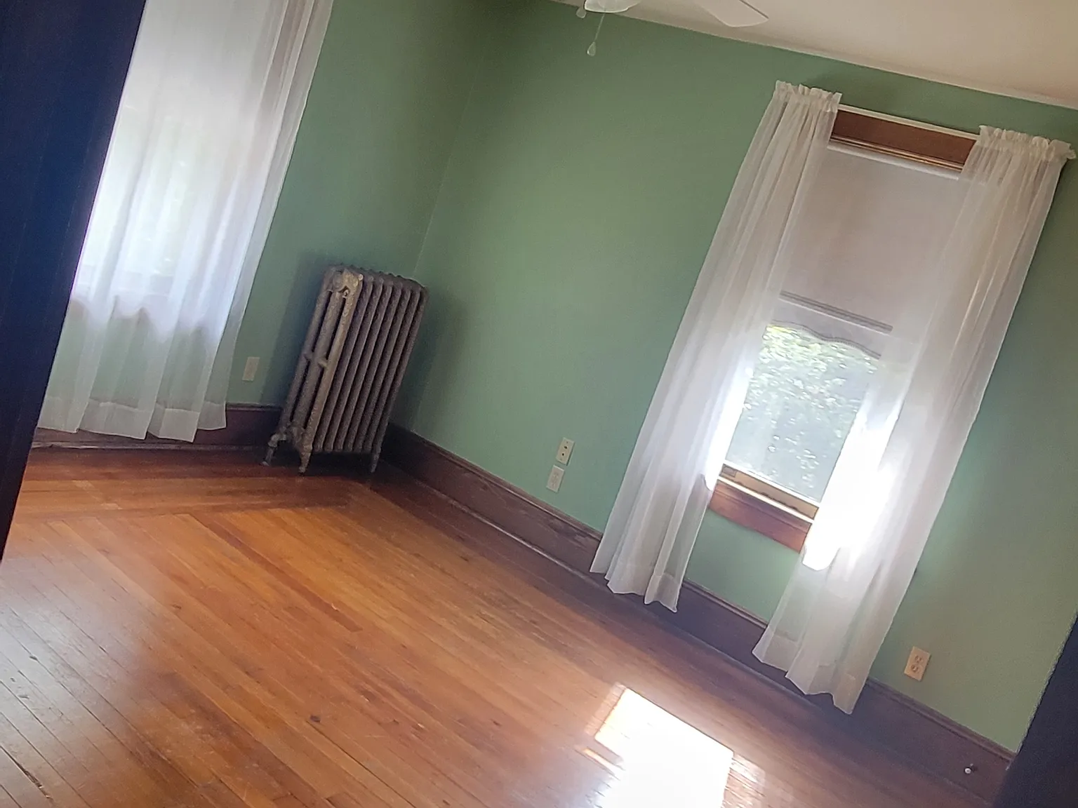 5 bed, 2.5 bath, 2942 sqft, $2,800 — Photo 2