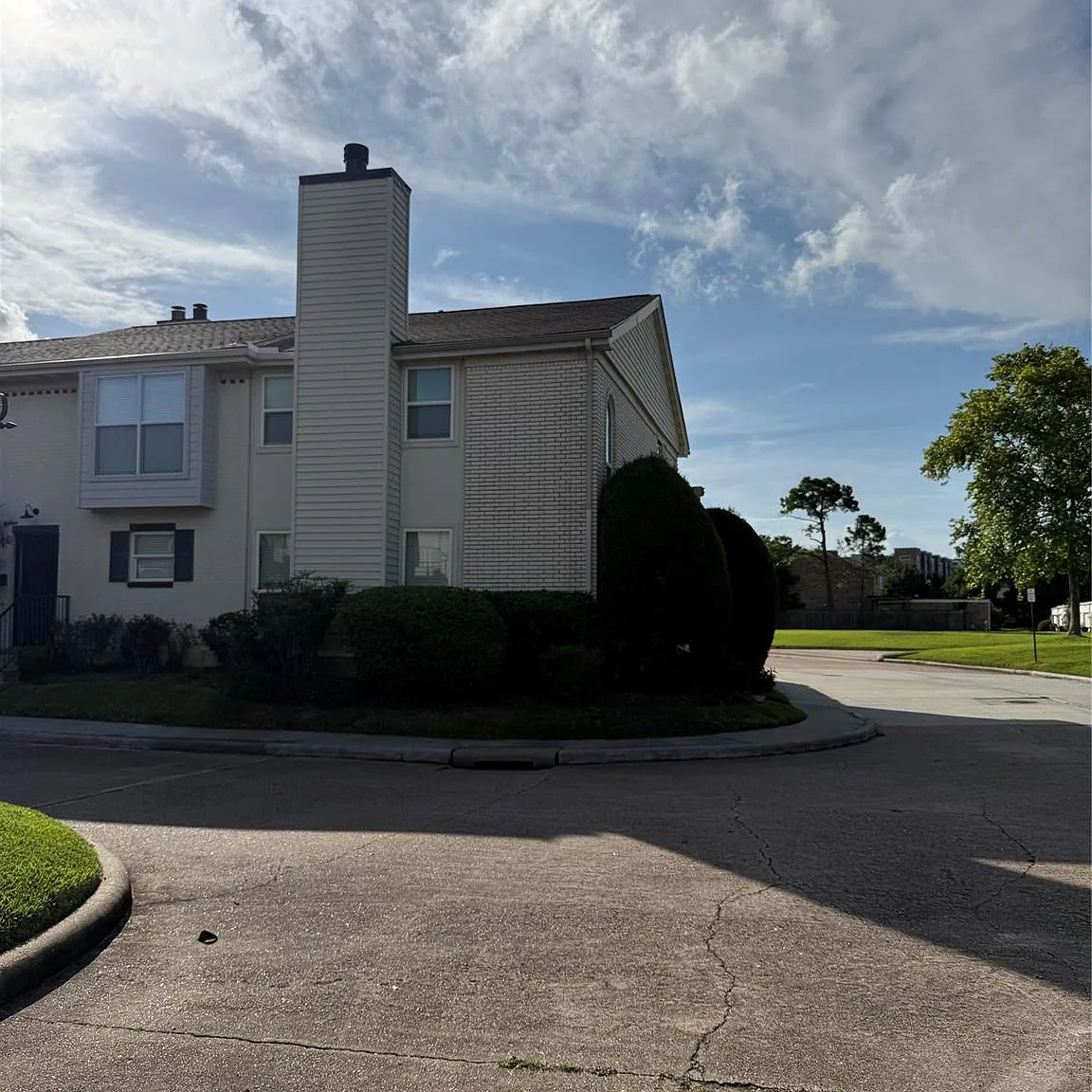 2 bed, 2.5 bath, 1316 sqft, $1,800 — Photo 2