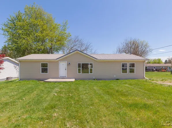 699 W Manor Dr, Manitou Beach, MI 49253