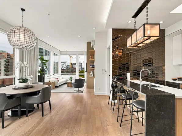 1033 Cook St #Penthouse 3, Victoria, BC V8V 0E1