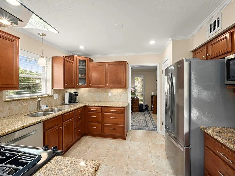 7615 Litchfield Ln — Photo 10