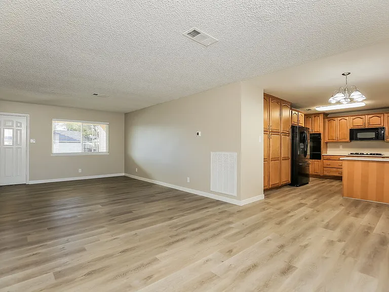 8240 Stapleton Ave — Photo 6