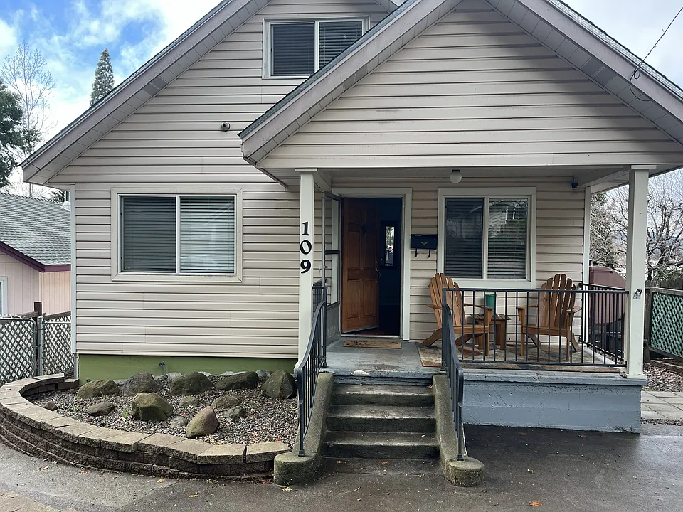 109 N B St