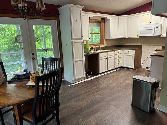 3rd image of 40 Little Mountain Rd