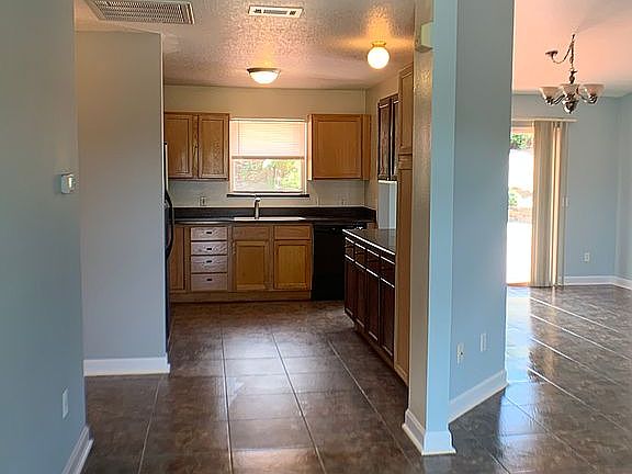 4th image of 305 Morningview Dr