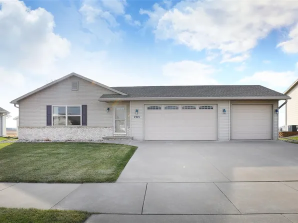 2325 Olde Country Cir, Kaukauna, WI 54130
