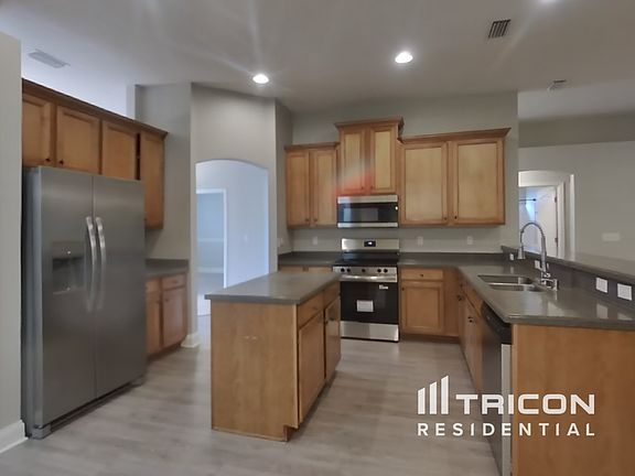 5th image of 10768 Stanton Hills Dr E