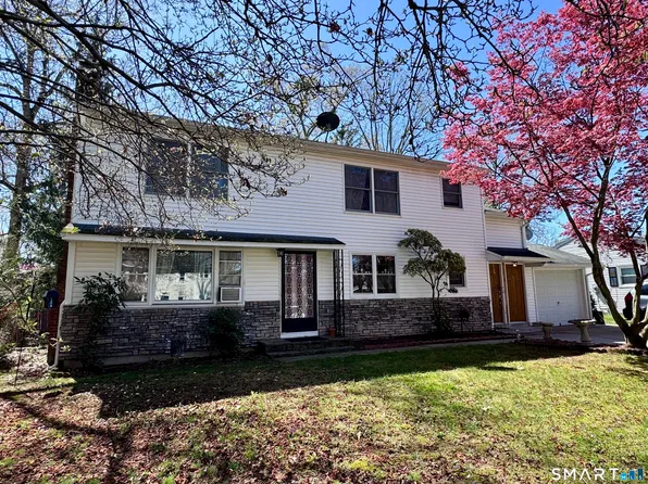 8 Oakridge Drive, Enfield, CT 06082