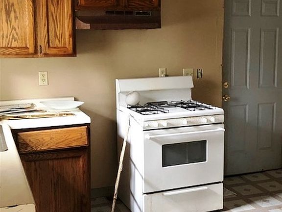 3rd image of 332 Forest Ave