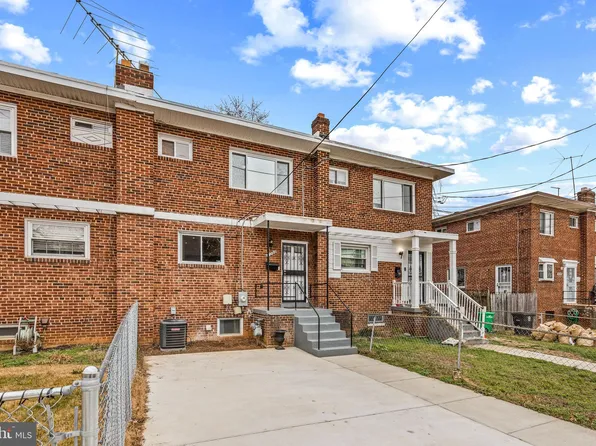 5206 Deal Dr, Oxon Hill, MD 20745