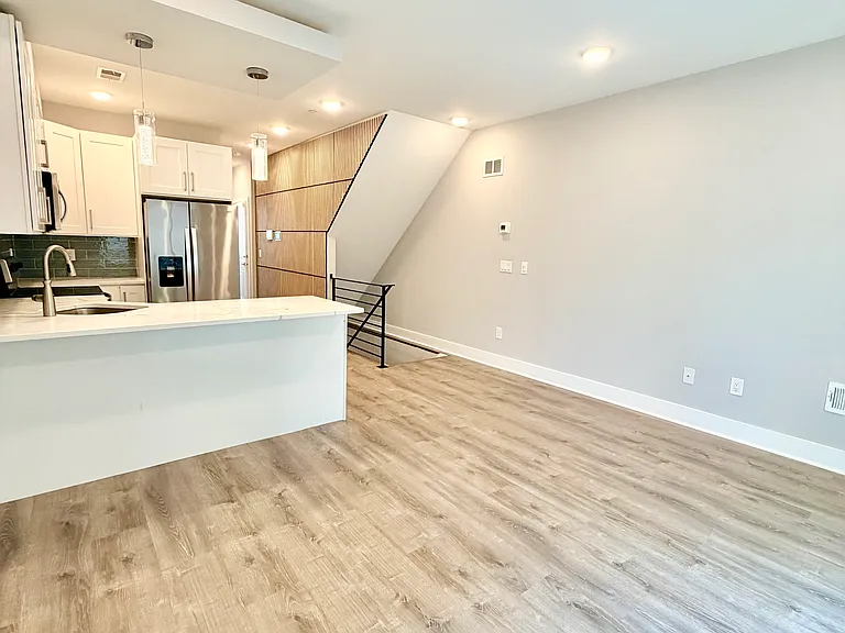 1302 N Marshall St #1 — Photo 2